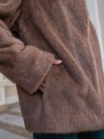 ЖАКЕТ  ИЗ ЭКО НОРКИ С ШАЛЕВЫМ ВОРОТНИКОМ БЕЗ ПОЯСА — фото 5